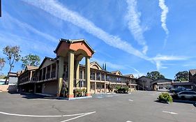 Olive Tree Inn & Suites, A Howard Johnson By Wyndham